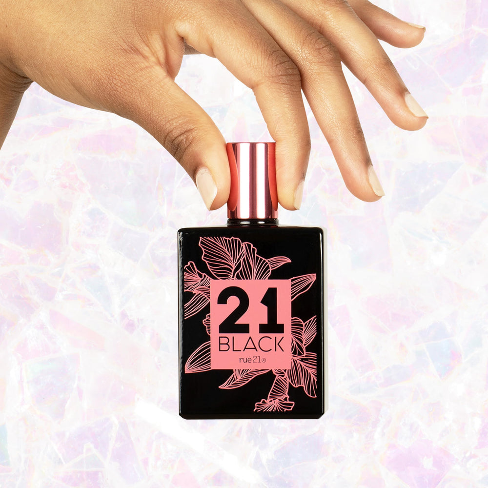 Rue 21 21 Black tiger lily note adds floral depth to the scent.