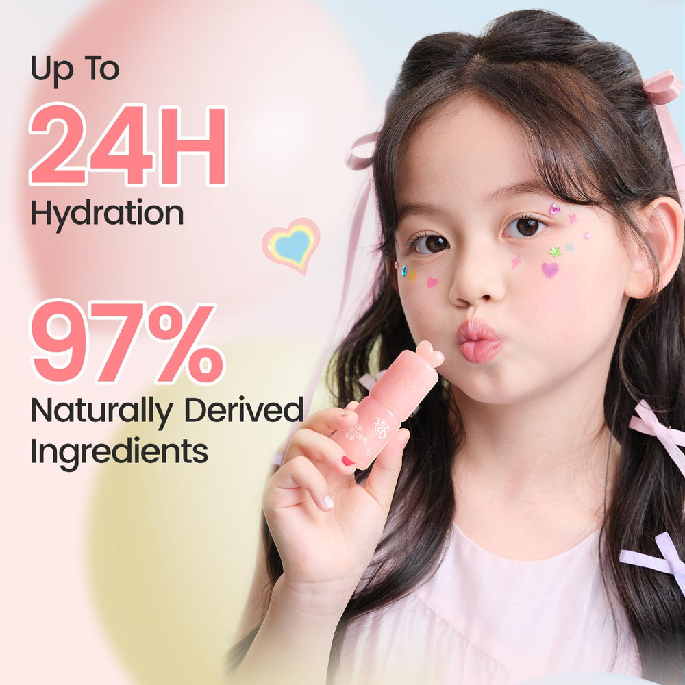 RUNBEN color-changing lip balm swatch reveals adaptive tint on lips.