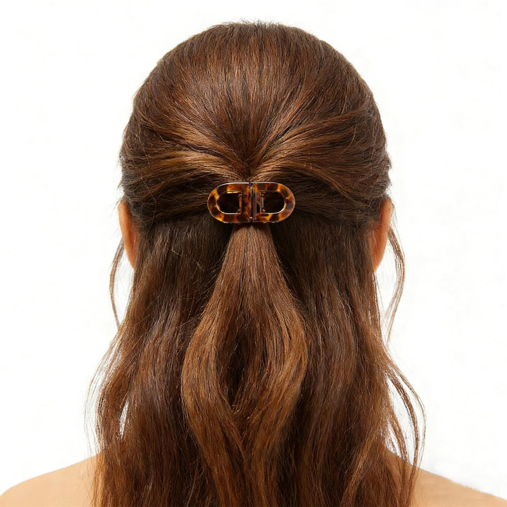 S-SNAIL-OO blue clip adds color while keeping hair secure.