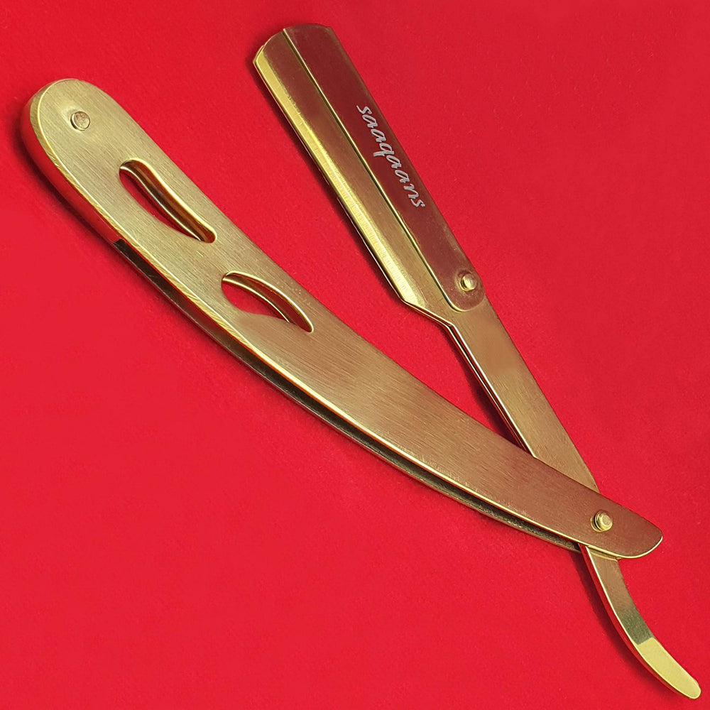 Saaqaans MSS-03 hair comb included for controlled sectioning during styling.