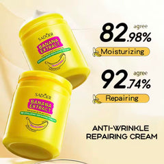 SADOER Banana Extract Cream on hand shows creamy texture and hydration.