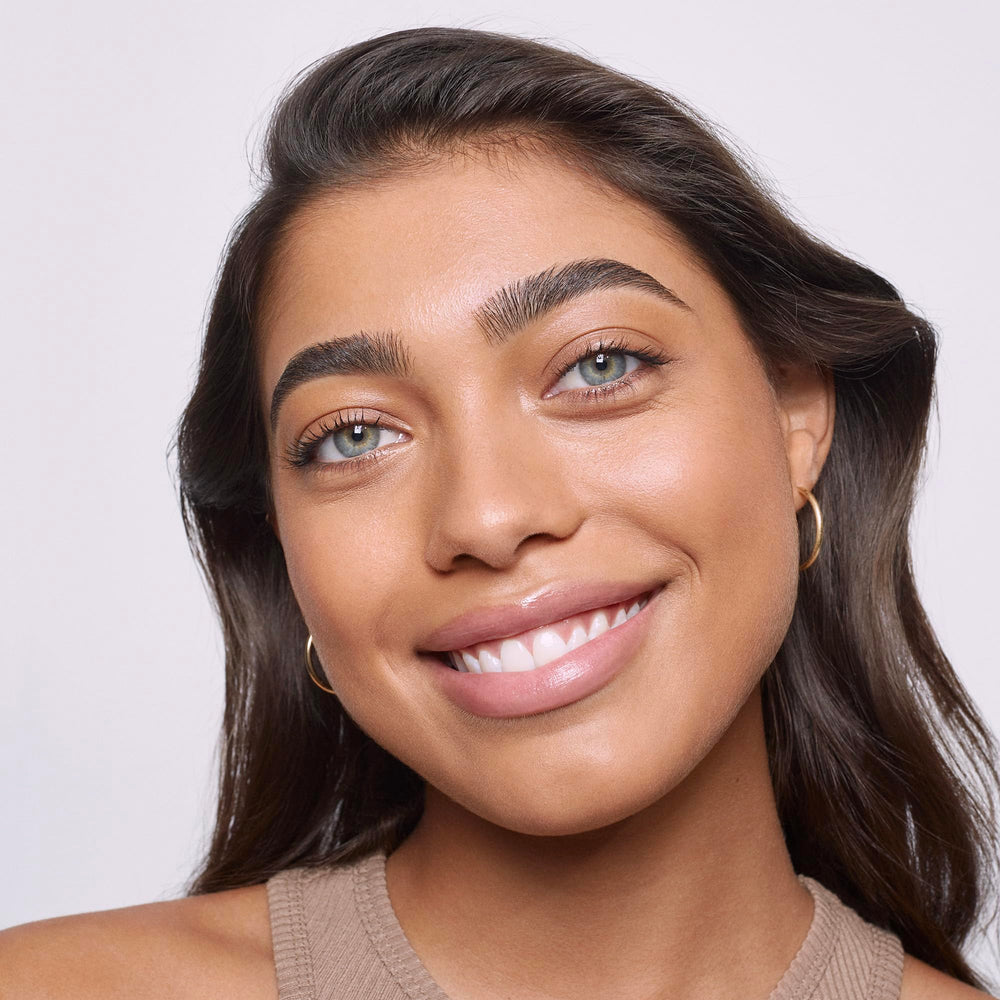 Saie Airset compact enables all-day makeup setting on skin