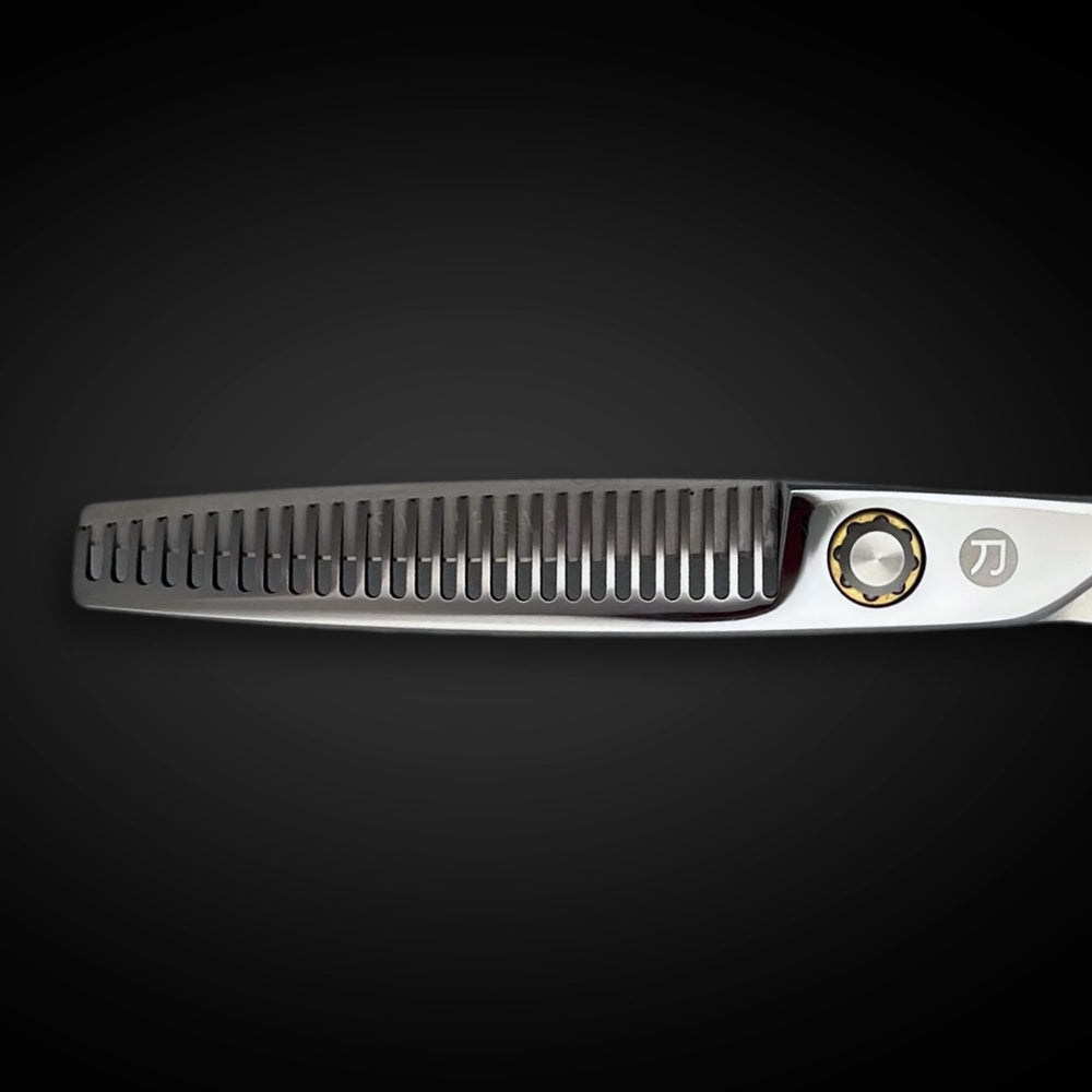 Saki Shears Musashi 6 inch size offers precise control for layering