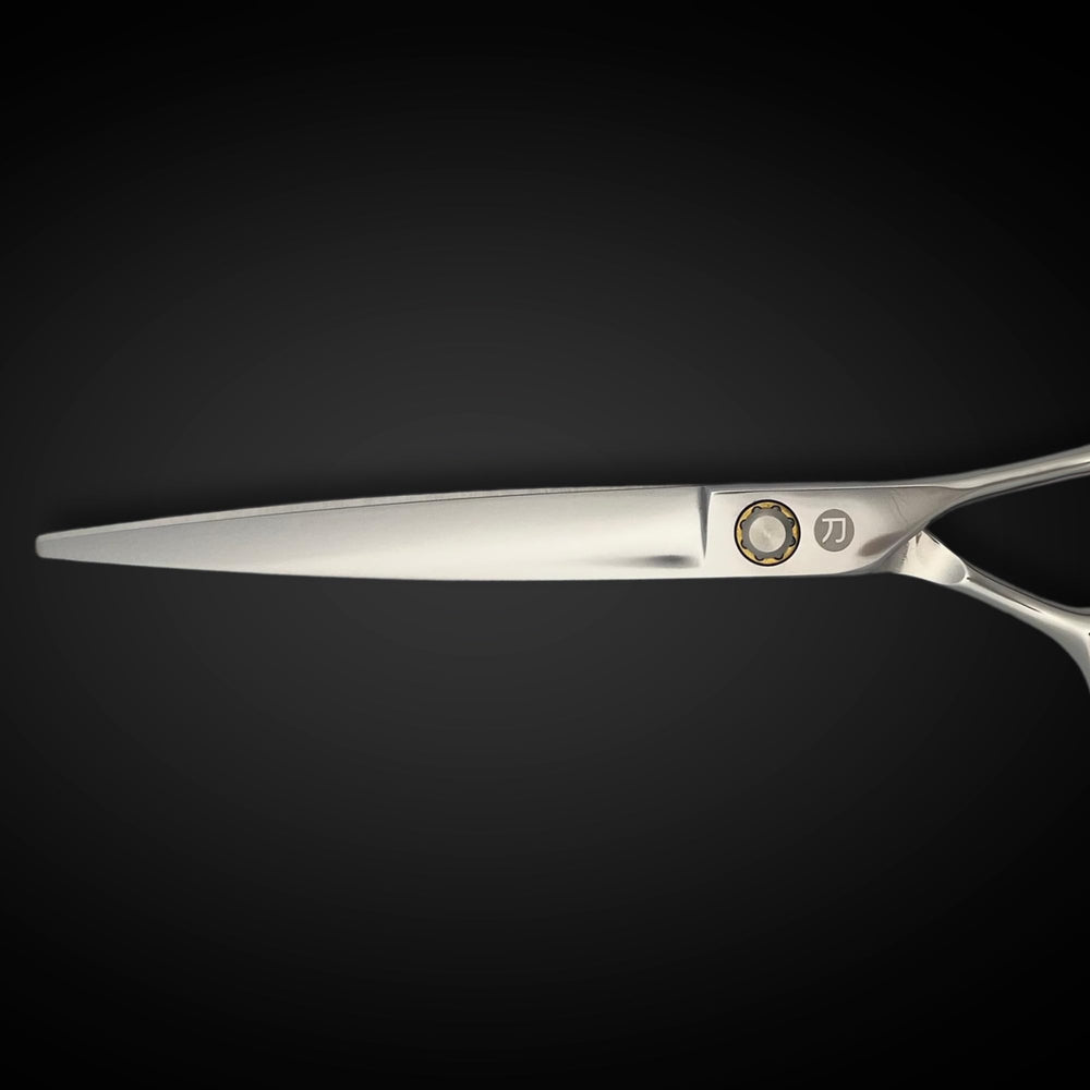 Saki Shears Musashi 7in ergonomic handle designed for comfortable grip