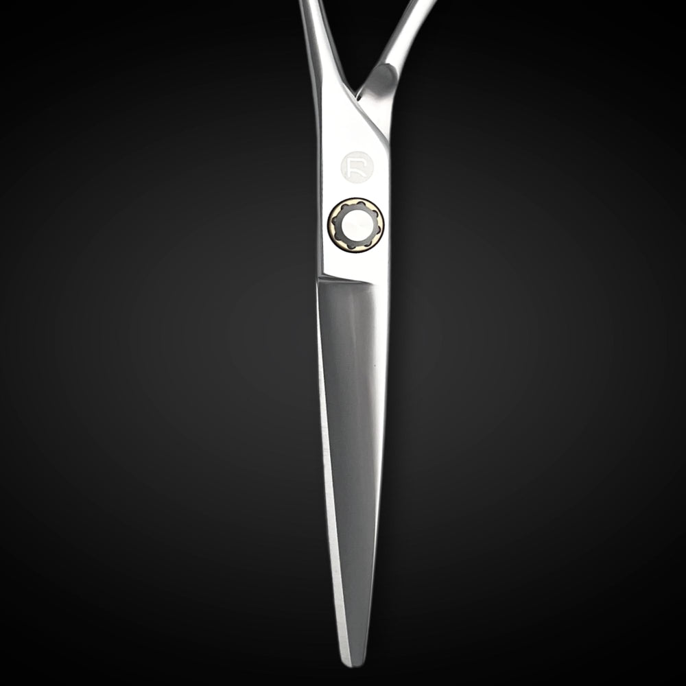 Saki Shears Musashi packaging ready for gift-worthy presentation.