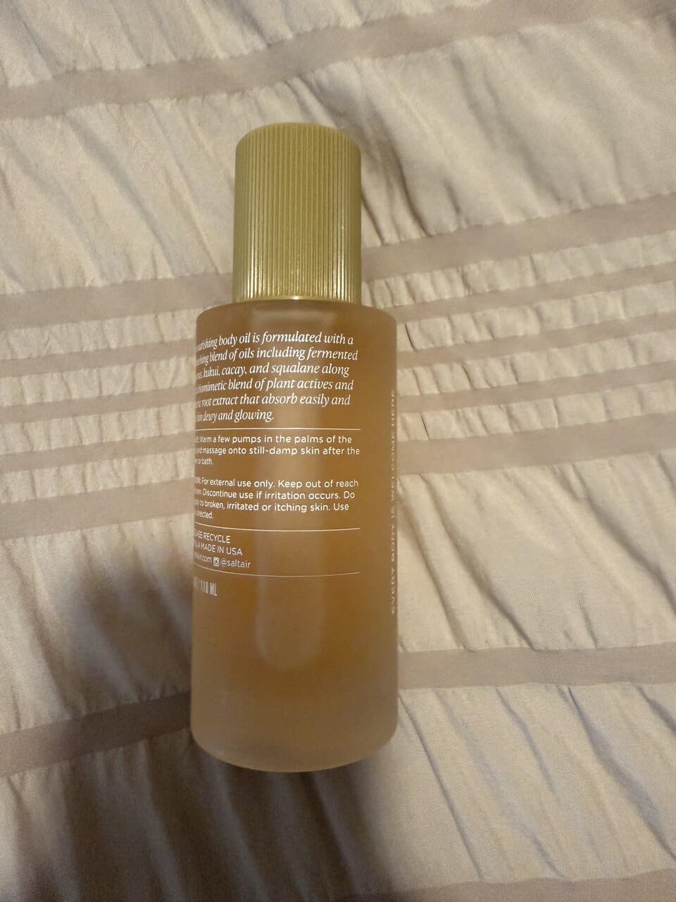 Saltair huile corporelle nutrition peau sèche: peau nourrie sans sensation grasse.