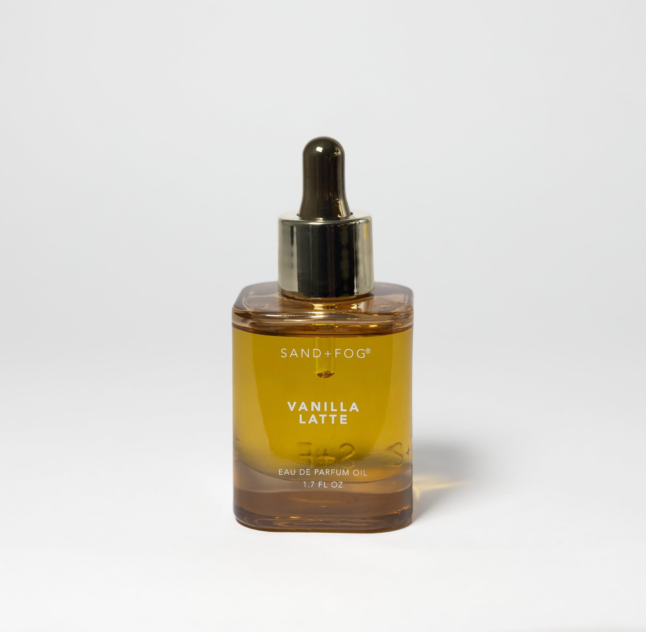 Sand + Fog Vanilla Latte Oil dropper enables precise daily applications.