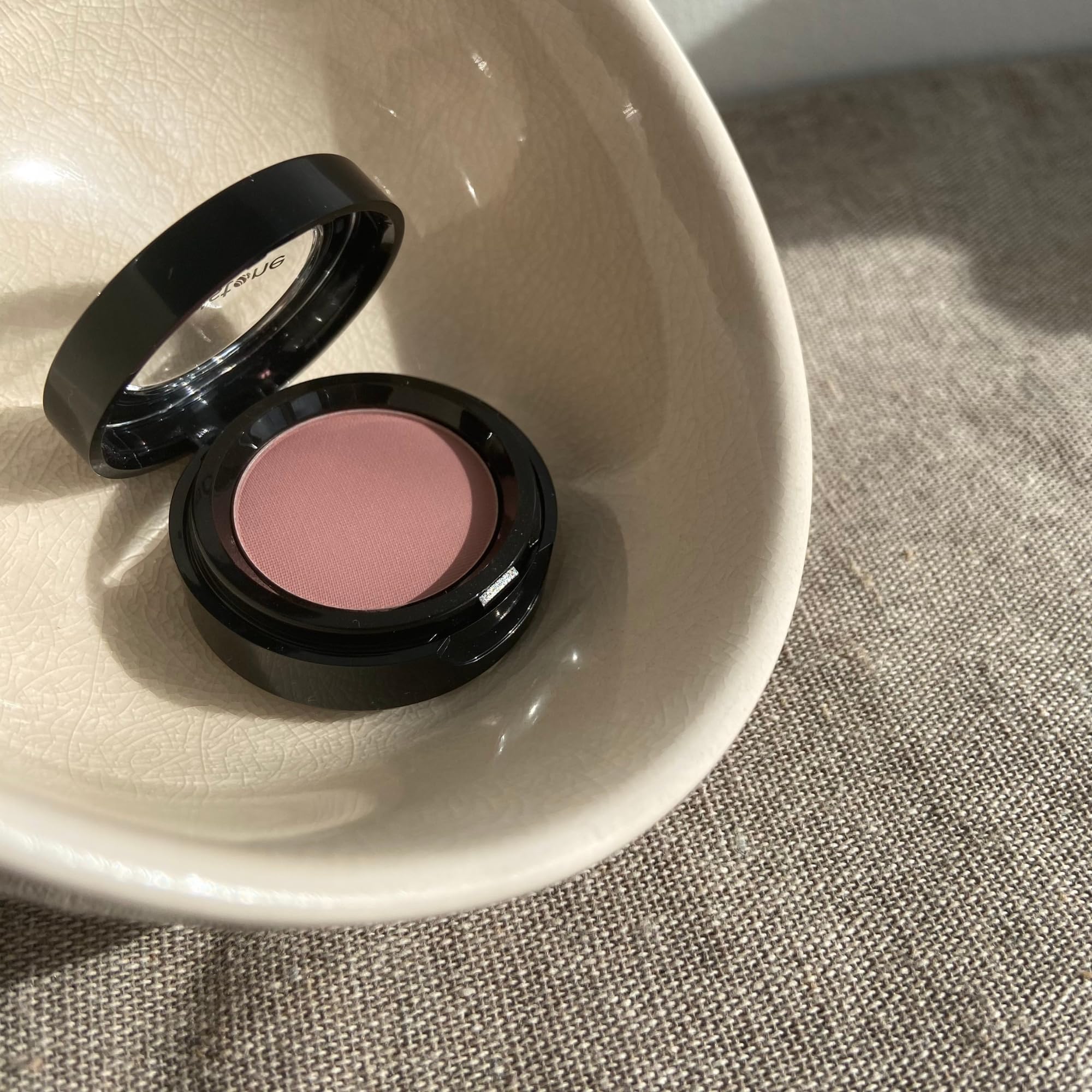 Sandstone Scandinavia Eyeshadow Pink Light Rose on-eye swatch with long-lasting color