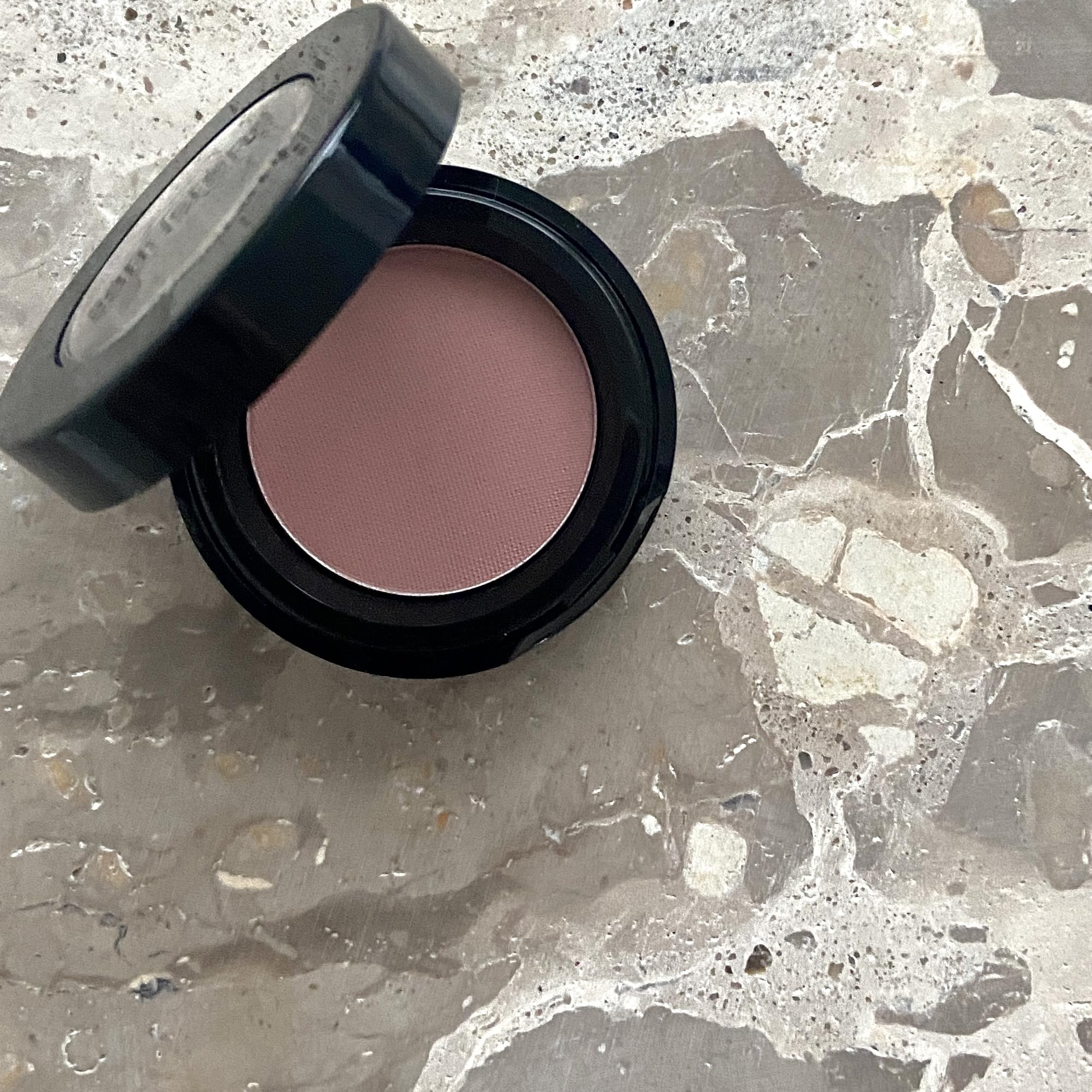 Sandstone Scandinavia Eyeshadow Pink Light Rose texture offering pigmented color with smooth application