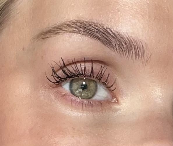 Sandstone Scandinavia mascara demonstrates added length and definition