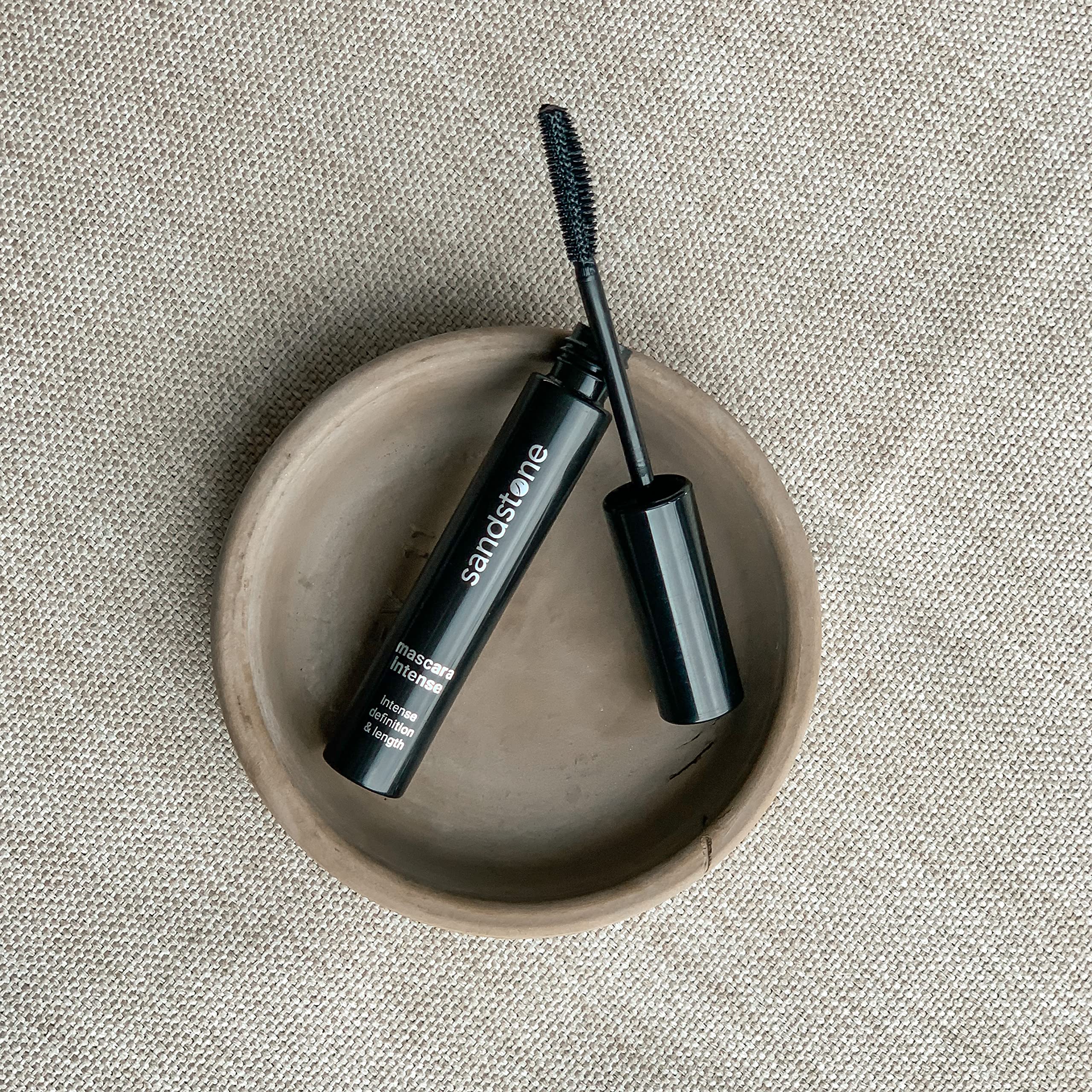 Sandstone Scandinavia vegan mascara uses natural ingredients with cruelty-free formulation.