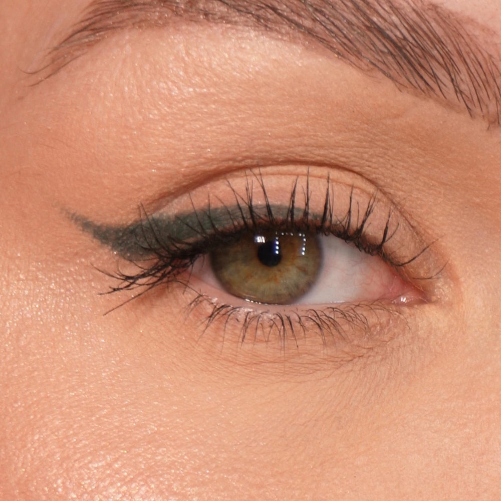 Sandstone Scandinavia vegan hypoallergenic eyeliner shows smooth application for sensitive eyes.