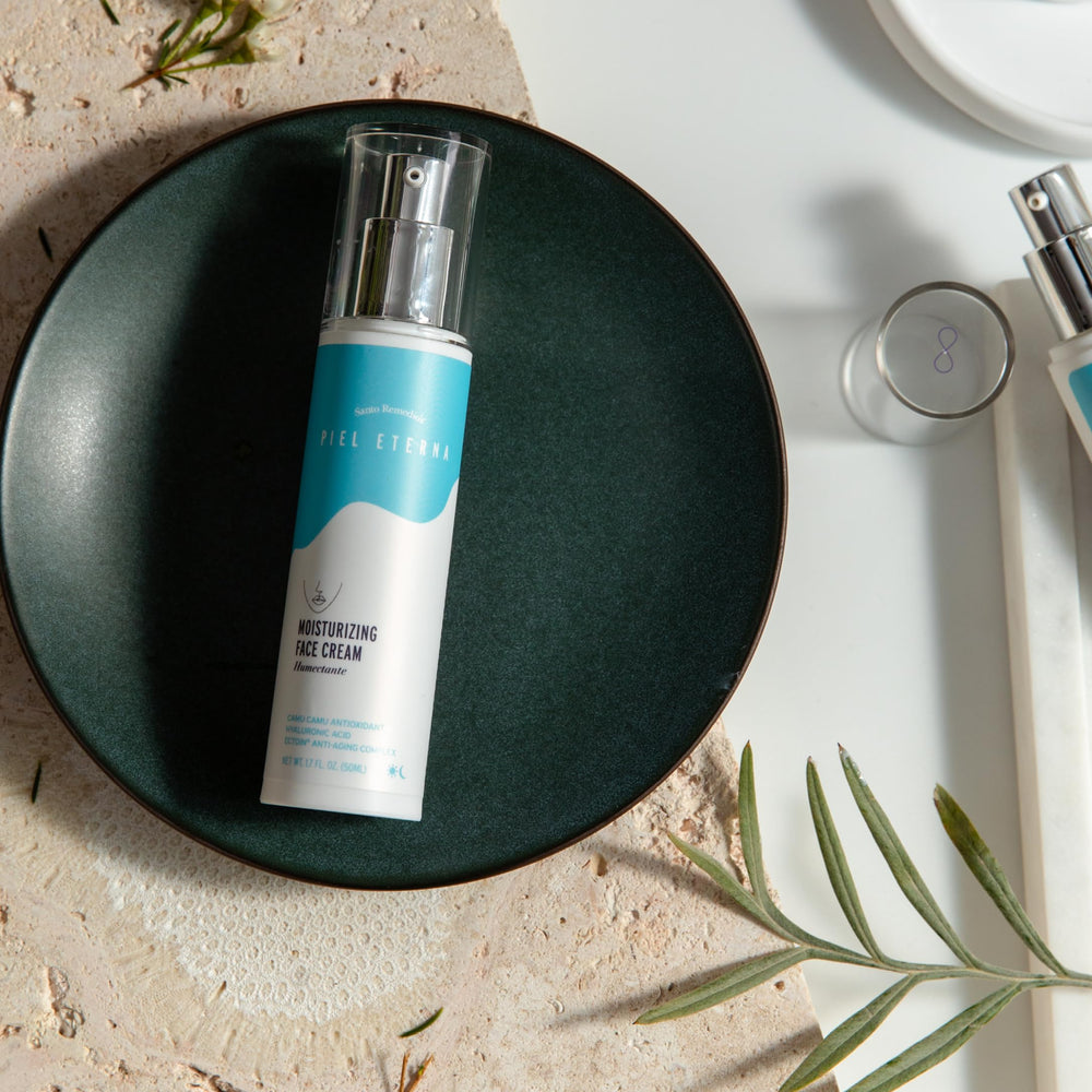 Santo Remedio Vitamin E and Niacinamide on label, supporting balanced skin tone.