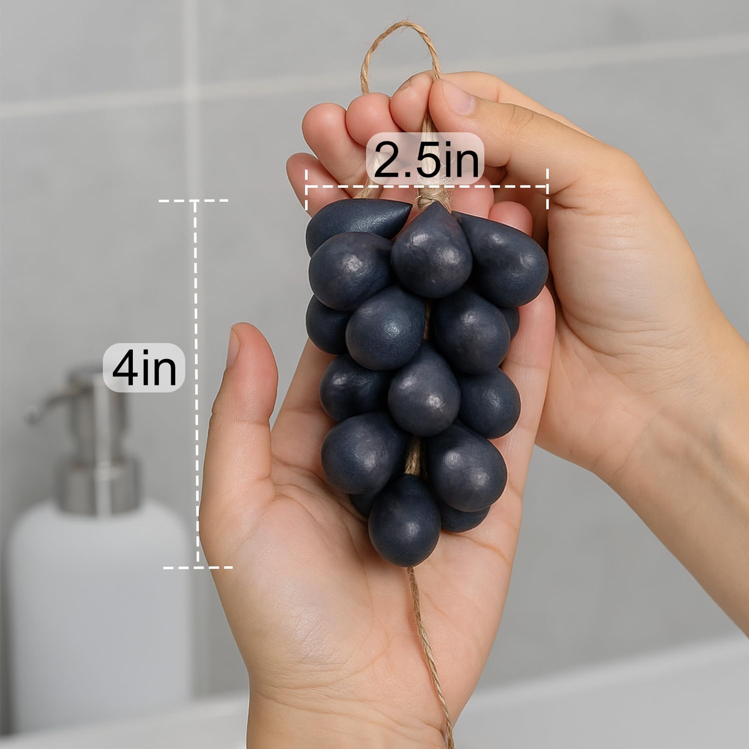 SAPHUS handcrafted grape detail guarantees unique artisanal charm.