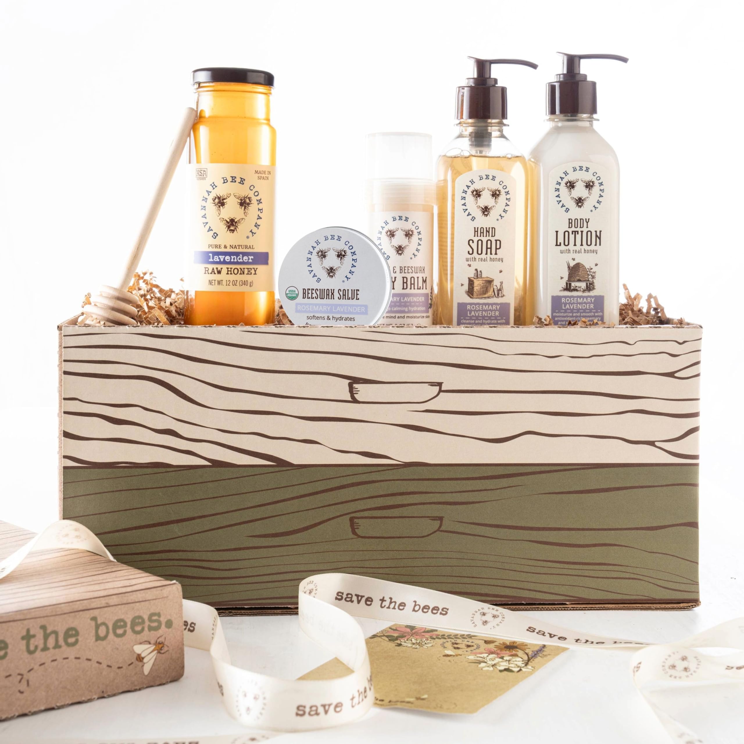 Pure beeswax, vitamin E, and olive oil nourish the skin.