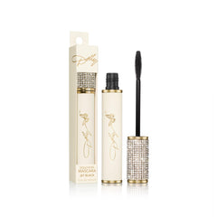 Football-shaped brush of Dolly-Eyes Mascara ready to lift lashes