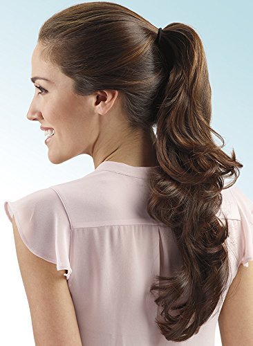 Scunci Effortless Beauty elastics securing a workout ponytail with no-damage hold.