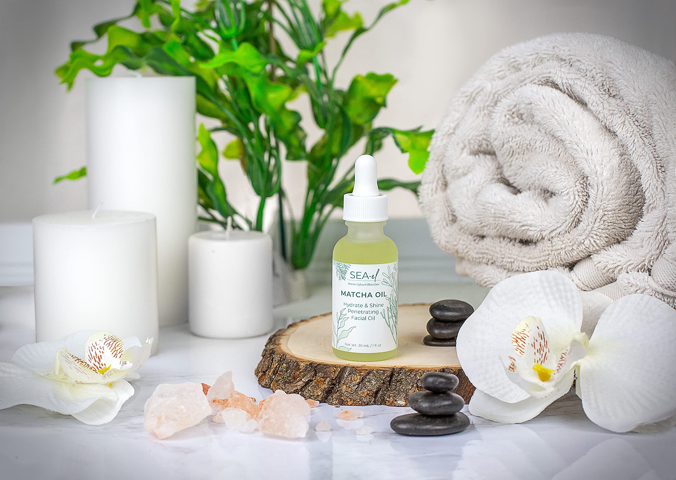 Ingredients shot featuring green tea antioxidants for daily skin support