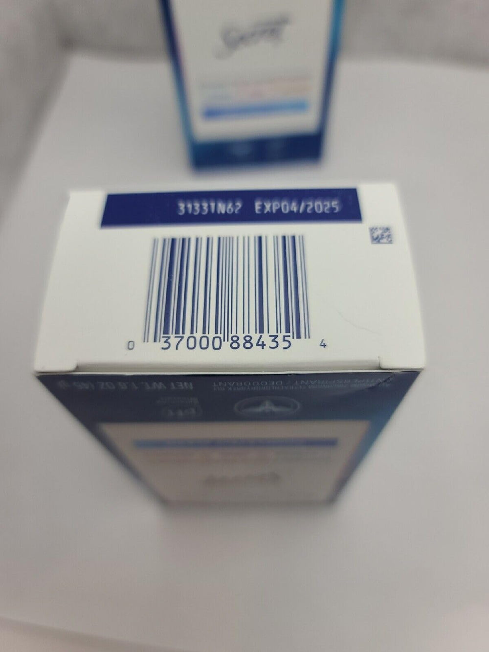 Secret Clinical Strength Clear Gel skin-friendly formula visual suggests everyday protection.