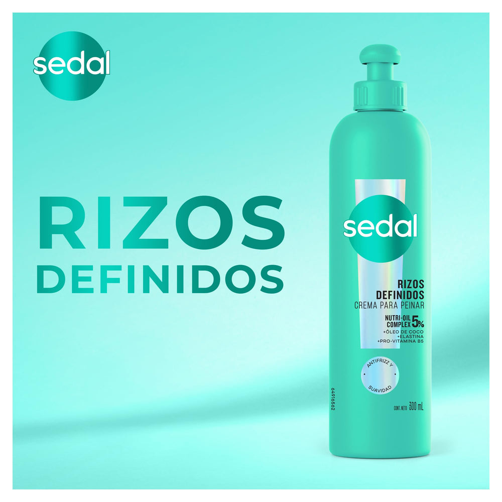 Sedal Defined Curls styling cream hand application demonstrating effortless curl definition.