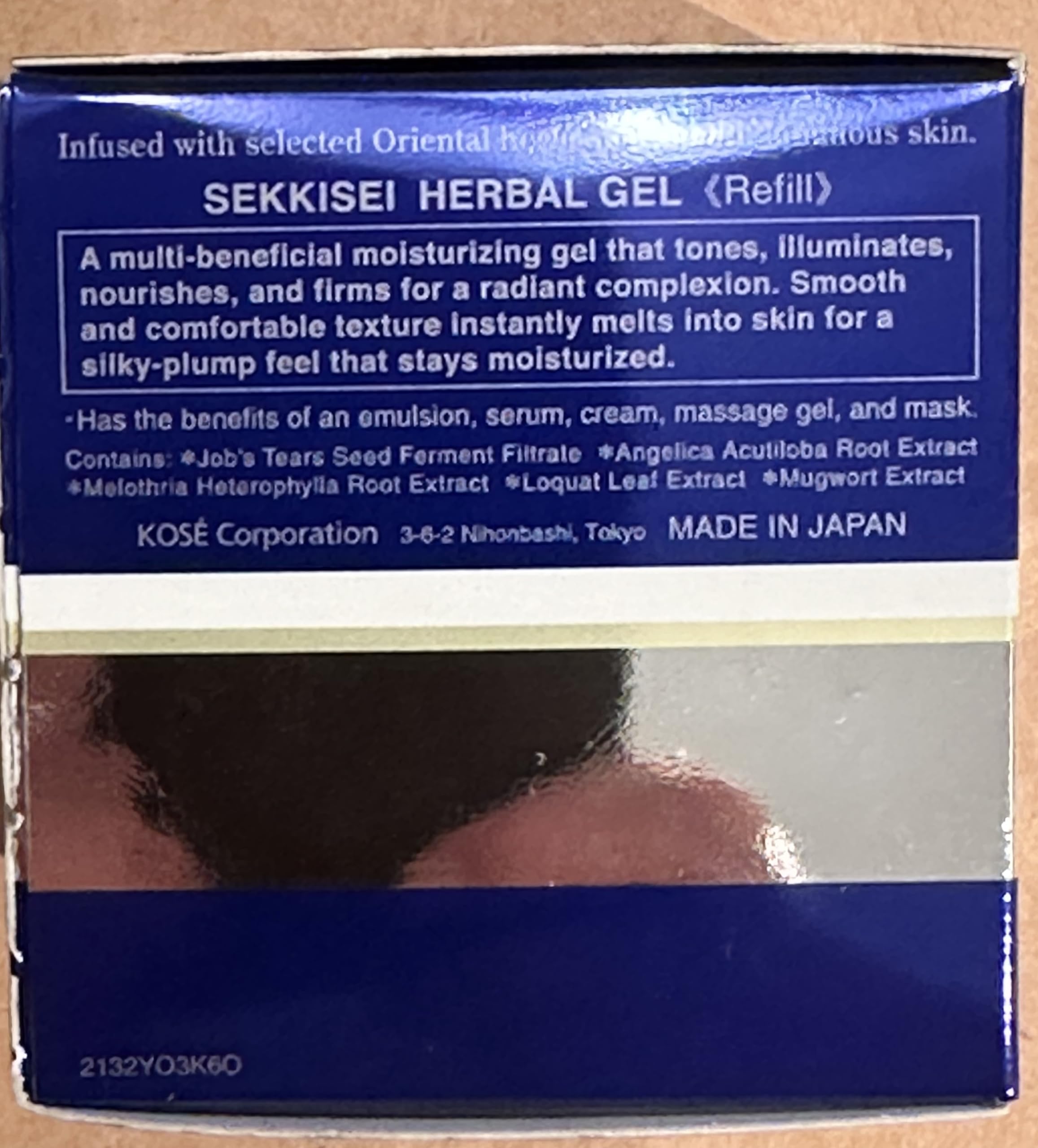 SEKKISEI Flacon 80 ml, recharge pratique et durable.