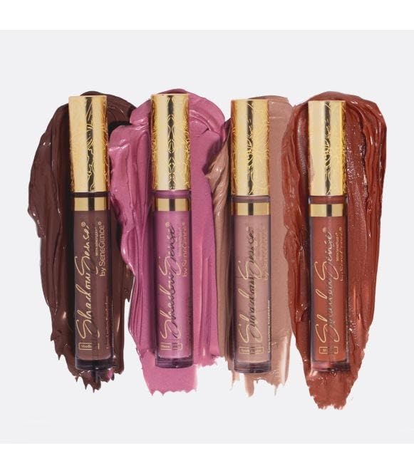 Application brush with ShadowSense demonstrates effortless glide for flawless blending.