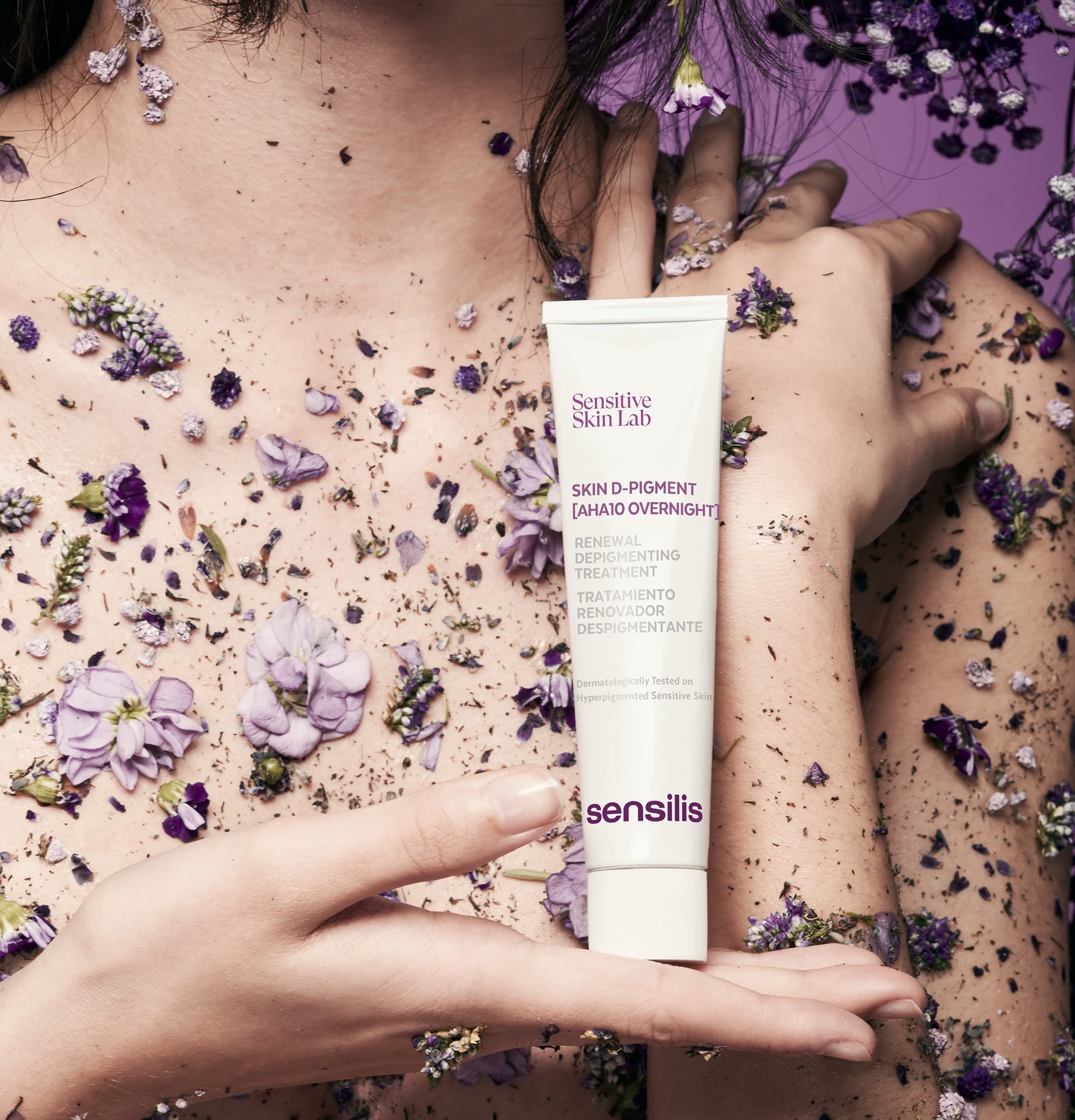 Sensilis Skin D-Pigment vanity shot conveying premium night-care aesthetics.