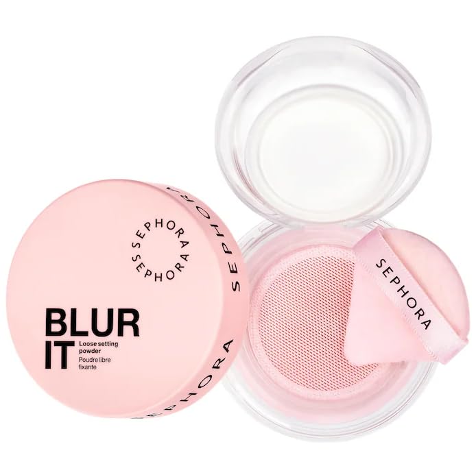 SEPHORA Blur It powder on skin demonstrates soft matte finish and brightening effect.