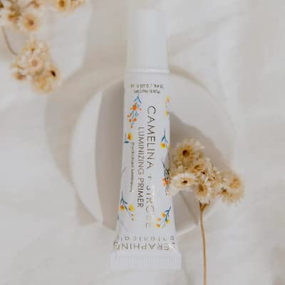 Seraphine Botanicals Camelina + Strobe primer on skin provides subtle iridescent glow.