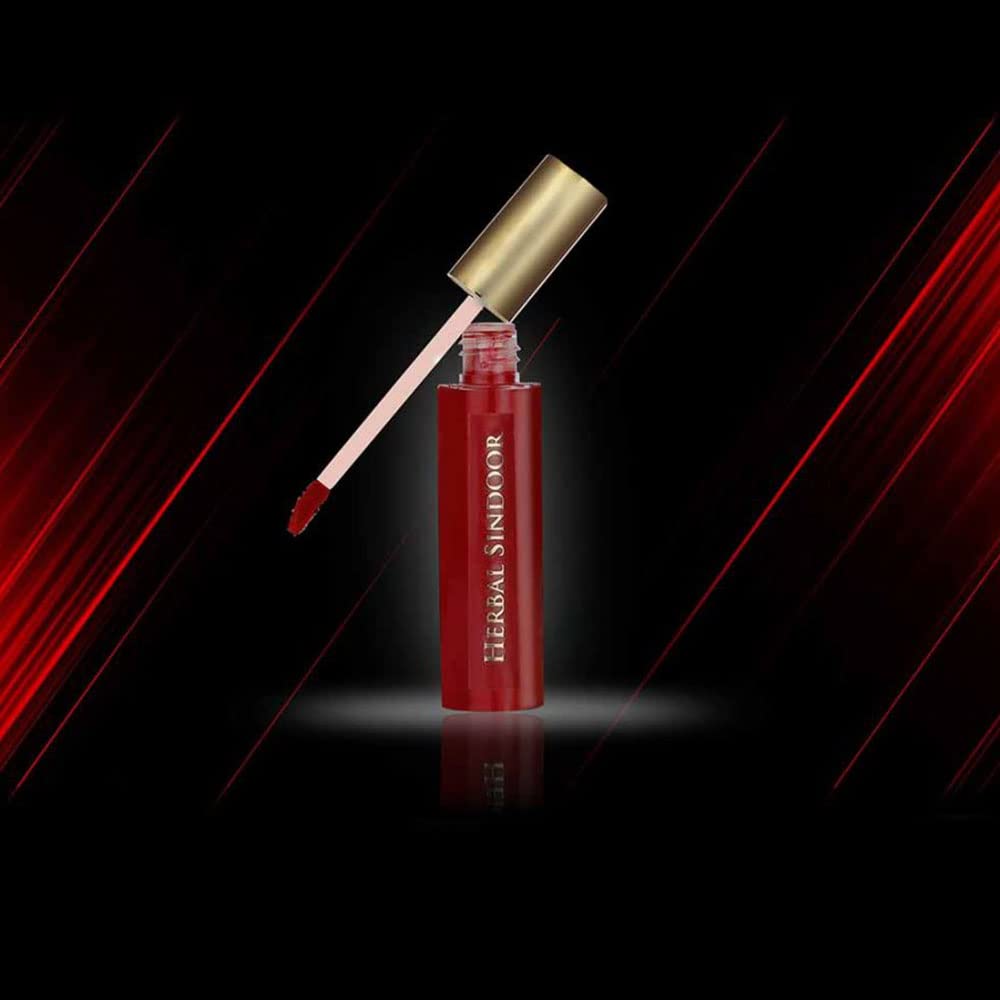 Shahnaz Husain Sindoor application close-up demonstrates precise color application