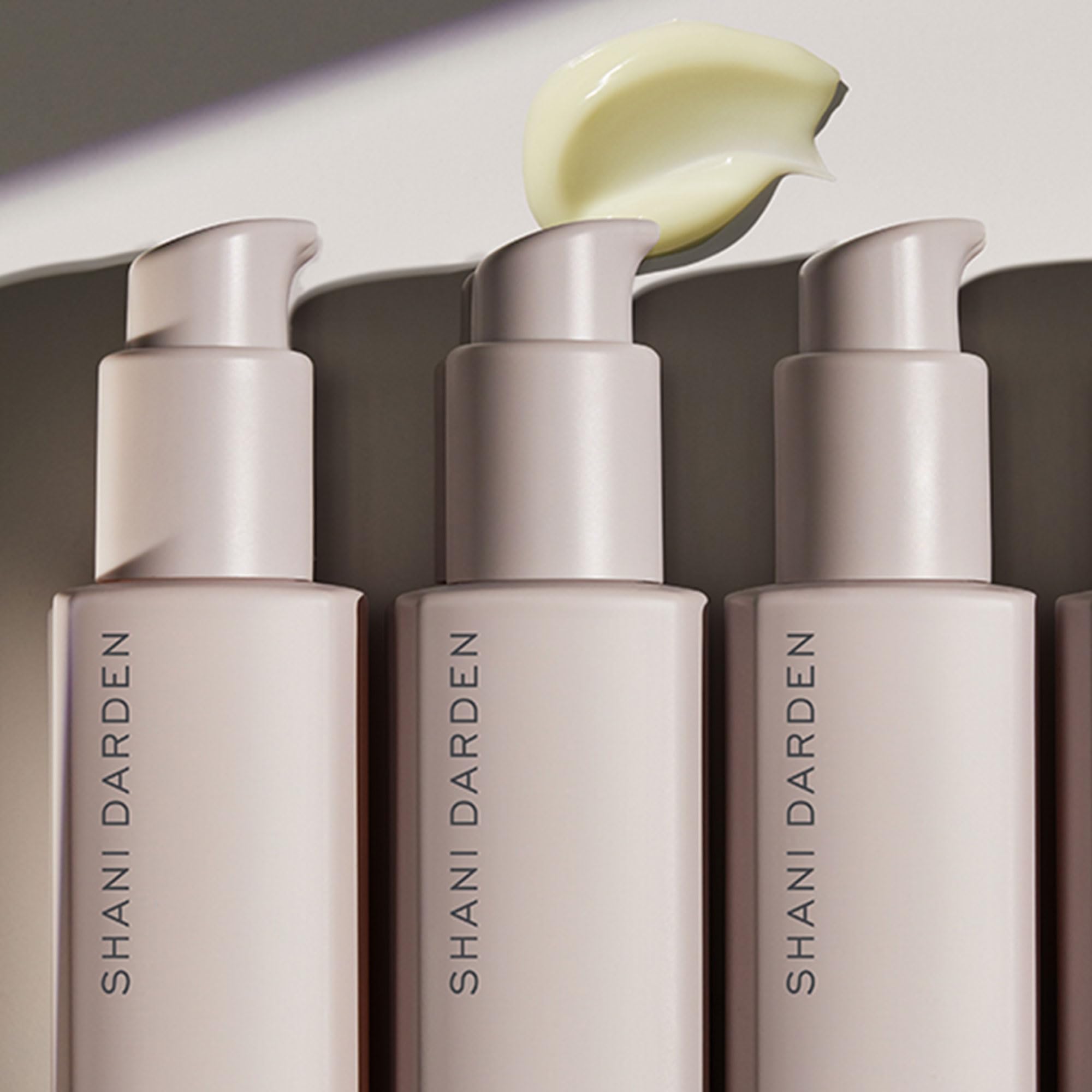 Ingredients panel highlighting Granactive Retinoid and vitamin C