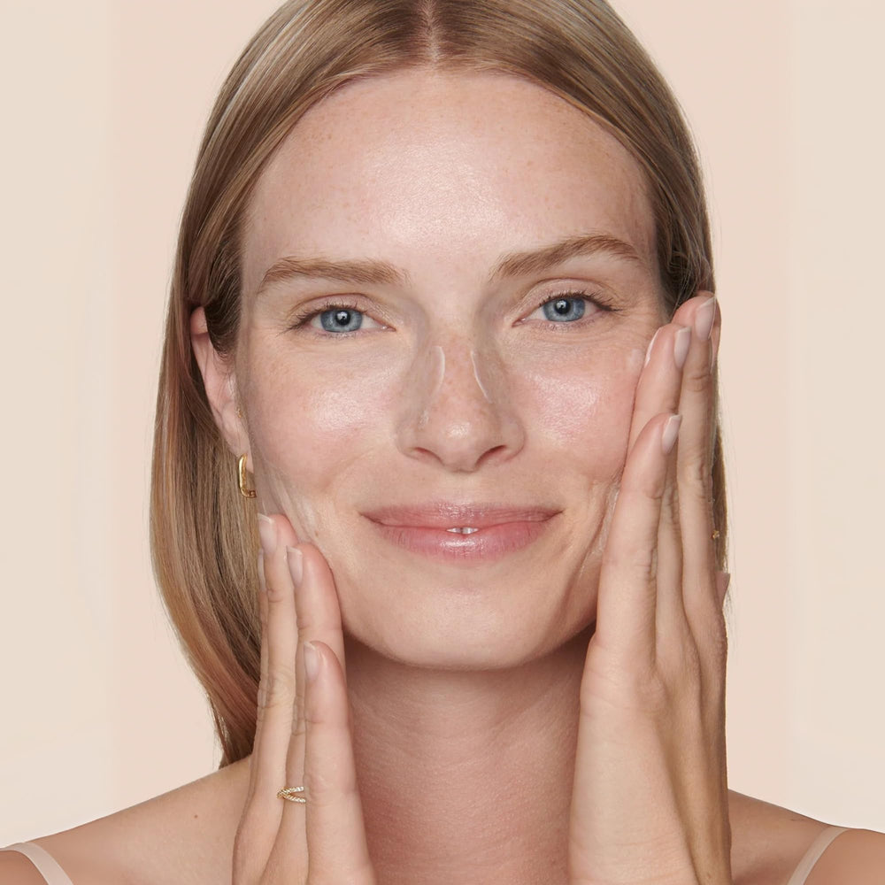 Ingredient focus on Hydrosella and peptides in SHANI DARDEN Hydration Peptide Cream.