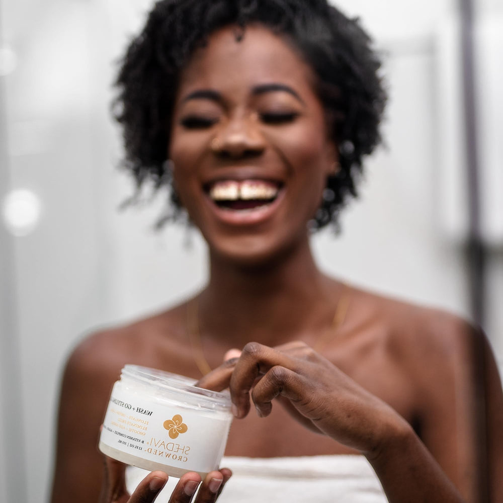 Shedavi Hair Gel texture displayed for even application.