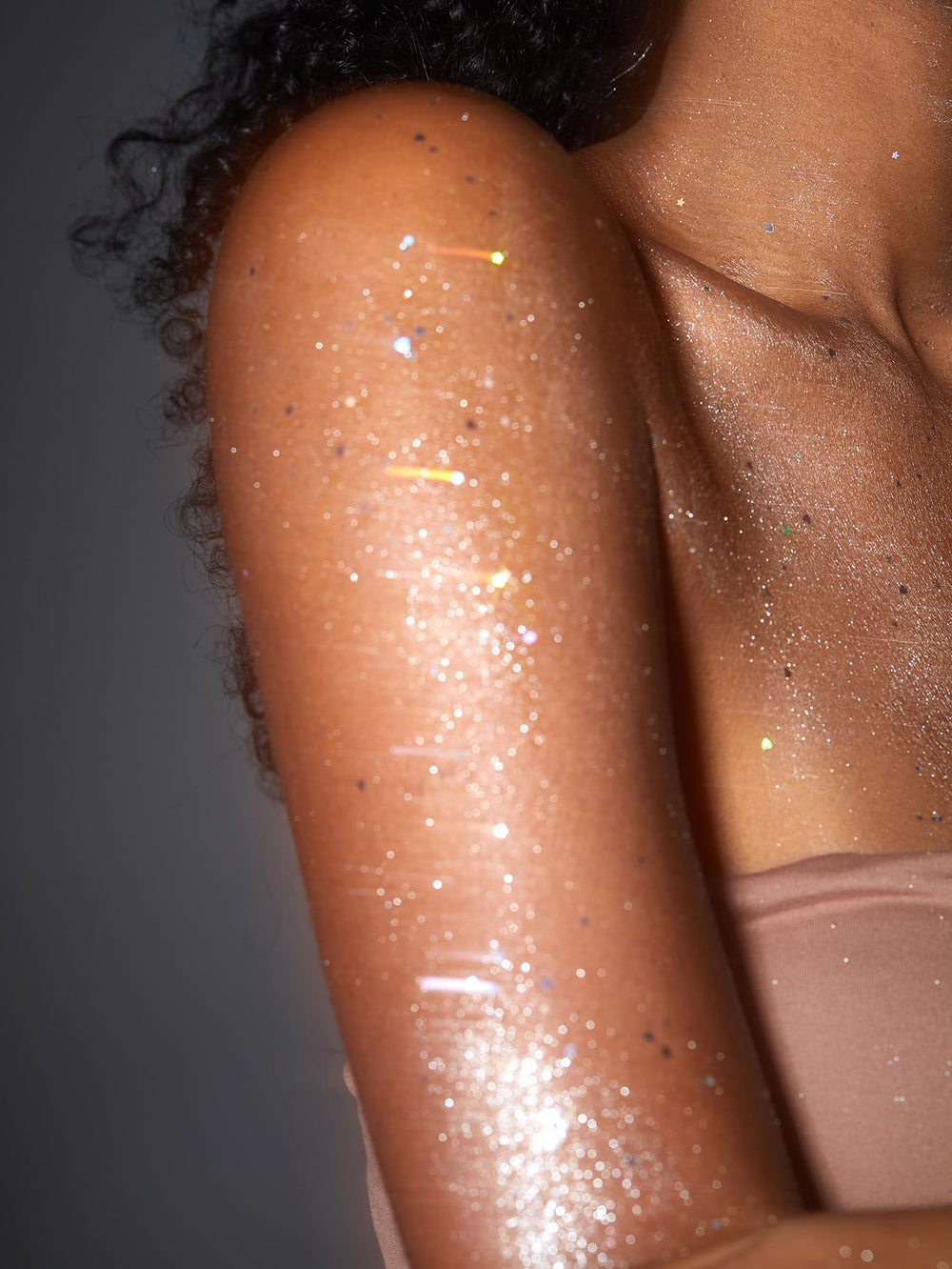 SHEGLAM glitter spray on face, hair, and body for radiant sparkle.