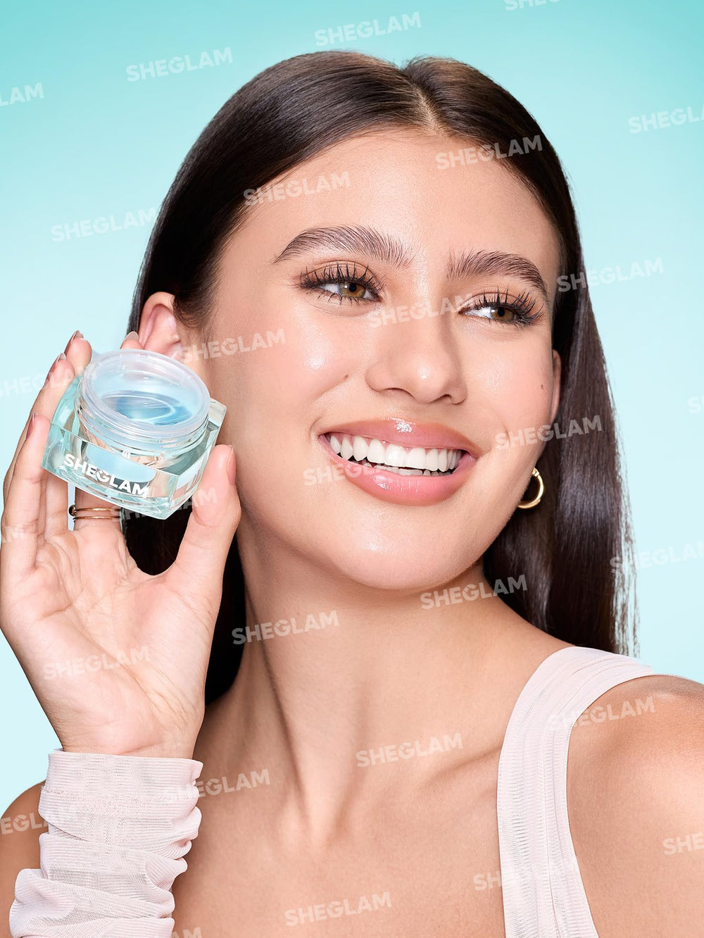 In-use image of SHEGLAM HydroSlime Primer achieving hydrated, primed skin.
