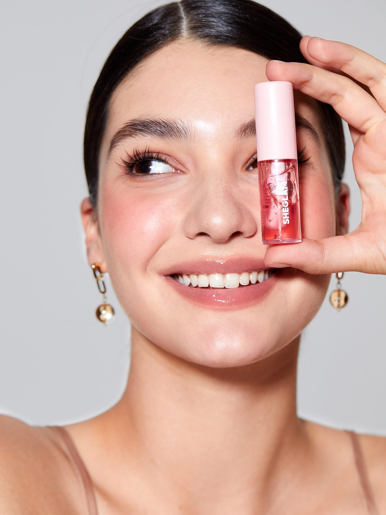 SHEGLAM Jelly Wow glossy lip finish with non-sticky oil formula.