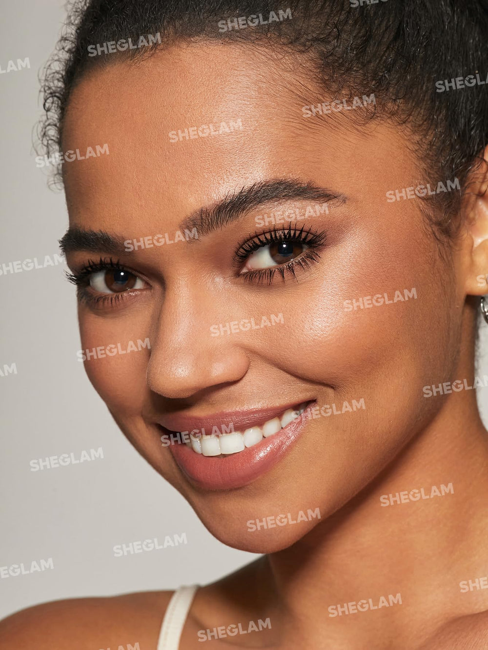 SHEGLAM Lash Besties compact packaging for on-the-go touch-ups.
