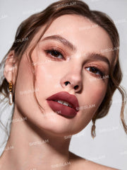 Twist-to-reveal built-in sharpener on SHEGLAM lip liner.