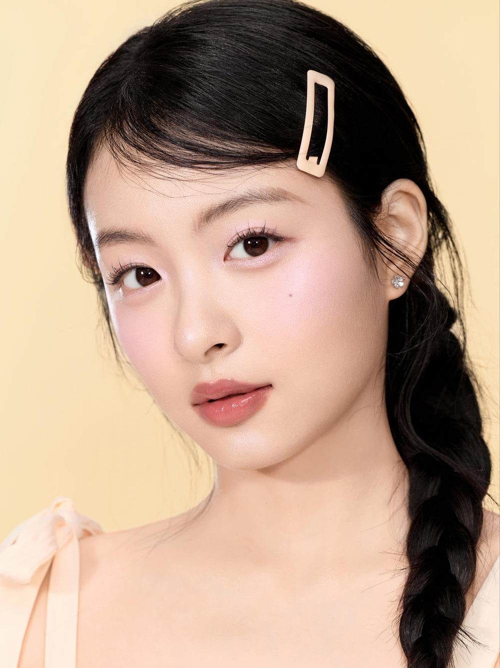 SHEGLAM Lunar Glow Highlighter multichrome shimmer shifts with light for versatile looks.