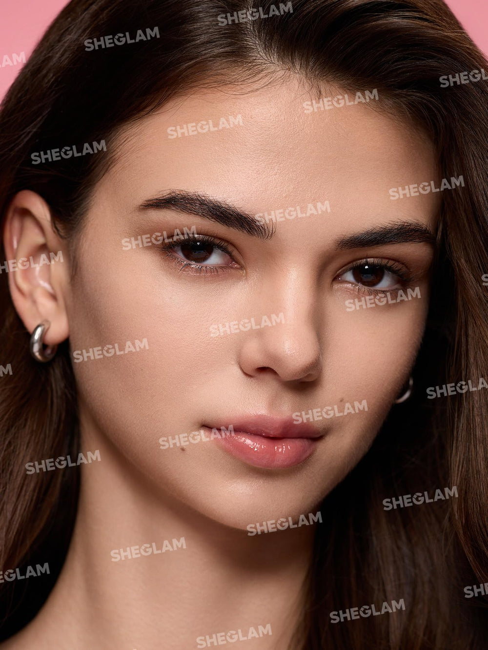 SHEGLAM Magic Veil finish emphasizes oil control and waterproof wear