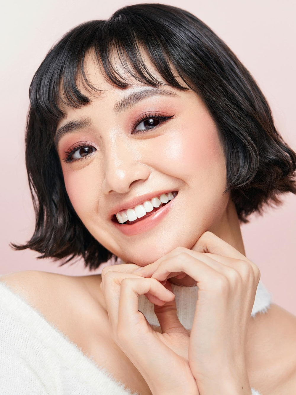 SHEGLAM Waterproof eyeliner demonstrates long-wear formula for all-day use.