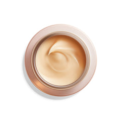 Shiseido Benefiance Overnight Wrinkle Resisting Cream tub application demonstrates easy nightly ritual