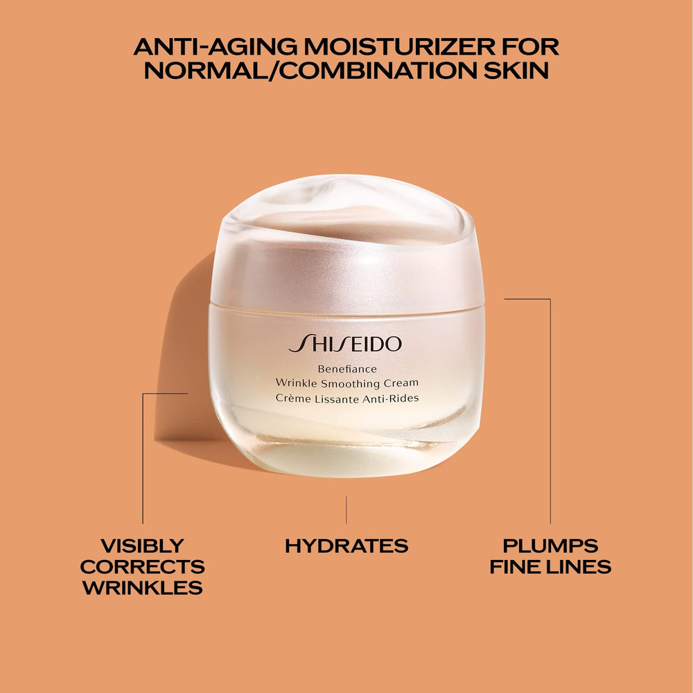 Cream applied on the neck to support moisturization and a lifted feel.