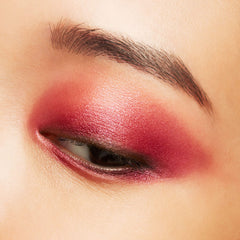 Shiseido POP PowderGel Eye Shadow Doki-Doki Red 18 compact packaging for on-the-go touch-ups.