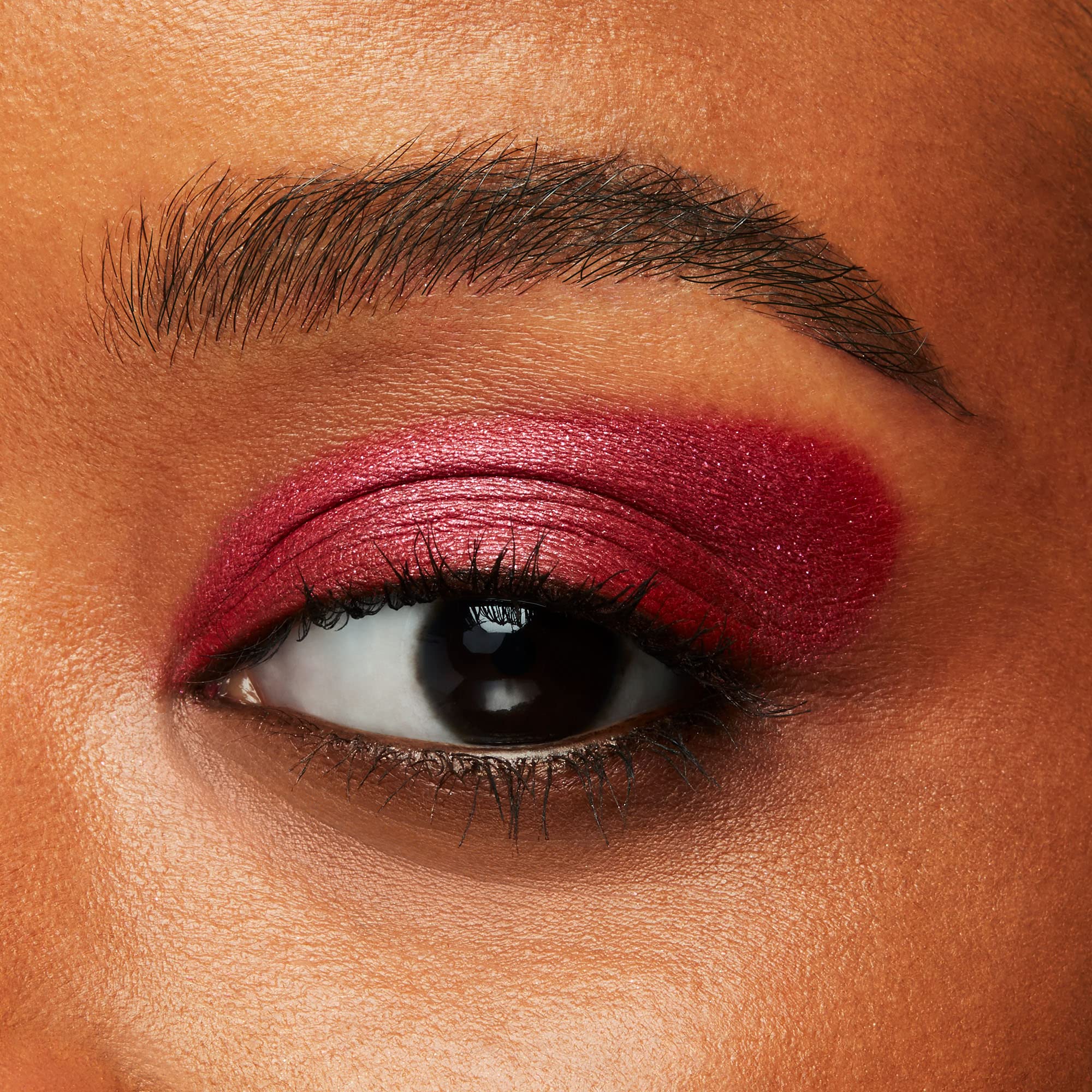 Shiseido POP PowderGel Eye Shadow Doki-Doki Red 18 silky texture looks seamless.