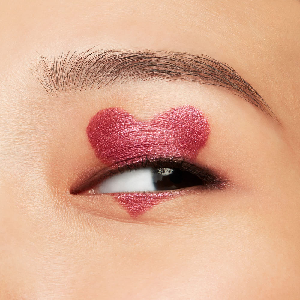 Shiseido POP PowderGel Eye Shadow Doki-Doki Red 18 shows waterproof, long-wearing performance.
