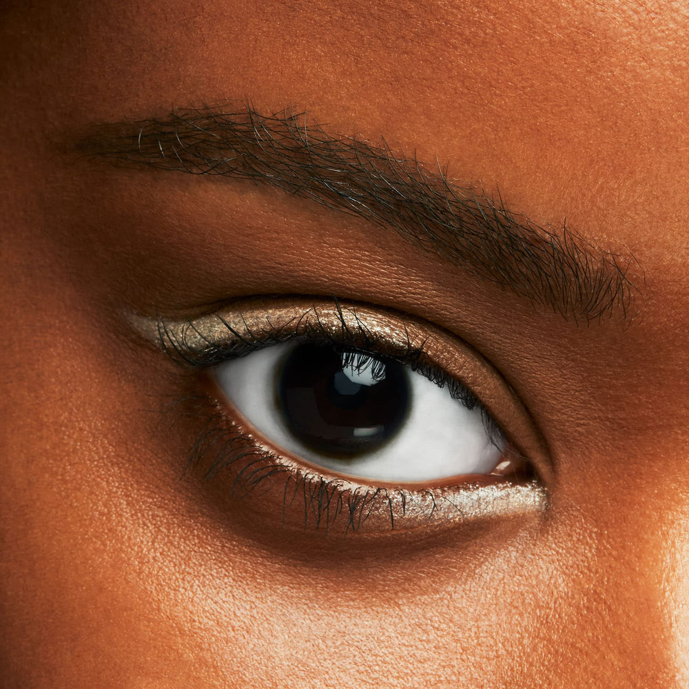 Shiseido POP PowderGel Eye Shadow Shin-Shin Crystal 01 waterproof formula resists creasing for day-to-night looks.