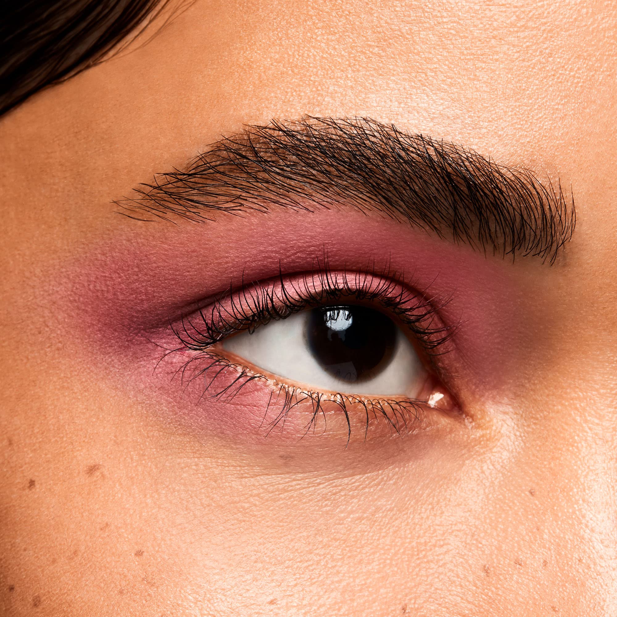 Shiseido POP PowderGel Eye Shadow Waku-Waku Pink compact packaging for travel-friendly use.