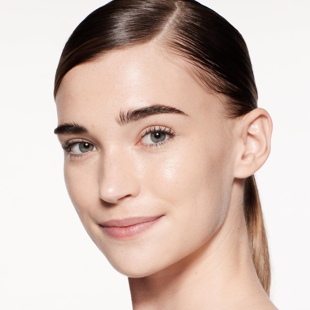 Shiseido RevitalEssence Foundation, hydratation 24h et peau visiblement plus lisse.