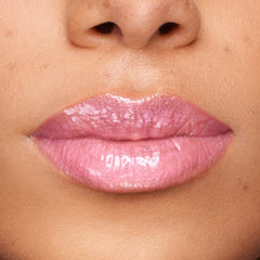 Dual Gel system delivers cushiony comfort and high shine in one swipe